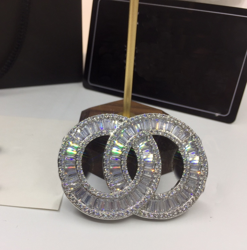 Spilla di cristallo CH diamante Timbro sul retro gioielli di marca caldi Spille avanzate di lusso per spille di design di alta qualità regalo squisito AAAAA massima qualità da banco