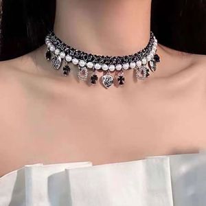 CH Designer Cross Pendant Necklace Chromes Nieuwe Black Love Pearl Women's Luxe Elegante Collar Chain Heart Sweater Lover Gift Sanskriet Fashion 2024 VVVS