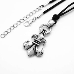 CH Designer Cross Pendant Necklace Chromes Hip-Hop Ring Trendy Men's Girl Titanium Steel Street Heart Sweater Chain Lover Gift Luxury Fashion Nieuw 2024 VHDC