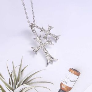 CH Designer Cross Pendant Necklace Chromes Double Diamond Gold Hip Hop Men Women's Sweater Hartketen Liefhebber Geschenk Sanskriet Luxe Mode Nieuw 2024 Merk TQYPY