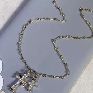 CH Designer Cross Pendant Necklace Chromes Goud vrouwelijk veelzijdige modieuze oorbellen stijl hart trui ketting minnaar cadeau sanskriet luxe mode new 2024 ziyq