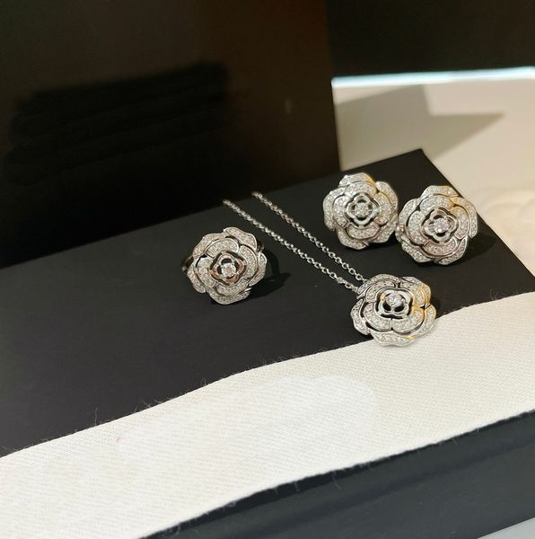 CH Conjunto de joyas Collares con colgante de diamantes de lujo de alta calidad, pendientes, anillo para mujer, estilo clásico, mayorista, diseño de marca, collar de reproducciones oficiales de oro de 18 quilates