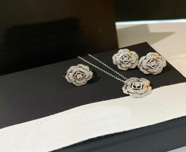 Chijoux Chijoux de qualité supérieure Luxury Diamond Pendant Colliers Boucles d'oreilles Anneau pour femme Style classique Design de marque 18K Gold1814601