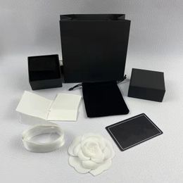 CH Stempel Camellia Sieraden Gift en Retail Dozen Zwart Kraft Verpakking Armband Ketting Ring Box Kerstmis Nieuwjaar Gift 7 stks/sets C030