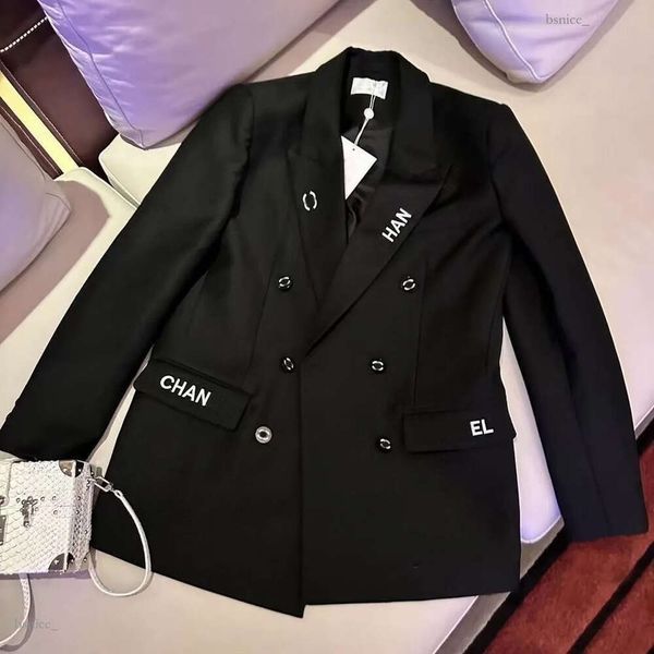 CHA Lettre NEL Designer Femmes Blazers Costumes Vestes Vêtements avec Lettres Printemps Nouveau Velours Sortie Tops 682