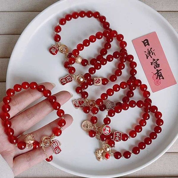 Chaîne 2024 Dragon Année Agate Rouge Perles Strand Bracelets pour Femmes Filles Chanceux Chat Poisson Fortune Sac Charme Bijoux En Gros YBR1023