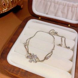 Chaîne 2024 Nouvelle fleur de cristal de luxe Cubic Zirconia Bracelet Bracelet Femmes Double couche