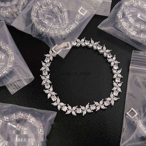 Chain Bangle-armband ingelegd met Carbon T Full Diamond Celebrity Light Fashion Dames Geavanceerd gevoel 2 uur H24227