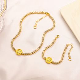 Kettingarmbanden vrouwen merk love 2023 lente nieuwe romantisch meisje geschenk armband goud plating vintage familiegeschenken sieraden groothandel