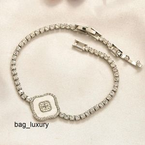 Diseñador de cadena de cadena Four Leaf Clover Bracelet Chain Brand Love 2023 Pulsera de nuevo estilo Artículo de lujo Party Party Aleación de regalos de boda