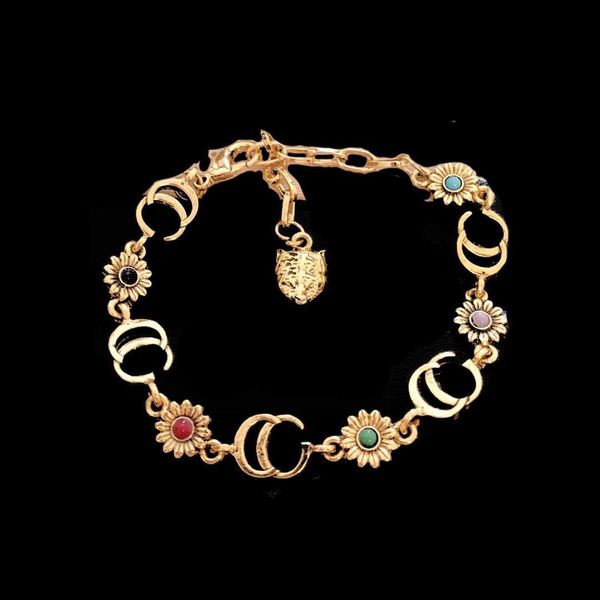 Diseñador de cadena Pulsera con letras Cadena de oro de 18 quilates Diseño de pulsera de cuatro hojas para mujer Pulsera de regalo de amor Joyería de aleación de alta calidad con correcto