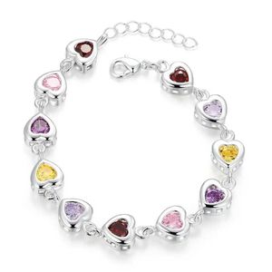 Chaîne Bracelets de coeur de charme élégant Chaîne Beautiful Crystal Stone Drop Bijoux Couleur argentée Fashion For Women Wedding Lady Cute Y240420