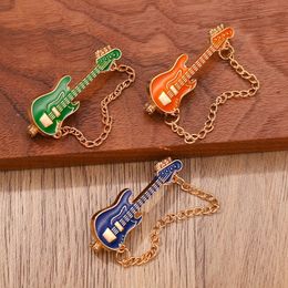 Pins de esmalte de cadena Broches de guitarra personalizado Insignias de solapa de instrumentos musicales Regalo de joyería de dibujos animados para niños amigos