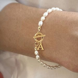 Cadena de moda AZ letra inicial pulsera de mujer cierres de palanca de acero inoxidable perla de imitación para regalo de joyería 231116