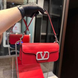 Chaîne Little Vbuckle Valenteno Bag d'épaule Vlogo Lady Miniloco Cow Hide Handheld Classic Sacs Leather 2024 One New Womens Straddle Fashion Metal Purse Purse Valentixpt5