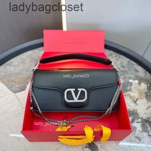 Ketting Little Vbuckle Valeno Shoulder Bag Vlogo Lady Miniloco Cowhide Handheld Classic Bags Leather 2024 One Nieuwe Dames Straddle Fashion Metal Purse Leather V0C9