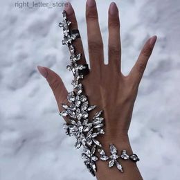 Luxe handgemaakte kristal zirkoonbloem bruidsvingerringarmband voor vrouwen Strass handkettingarmbanden Handsieraden YQ231208