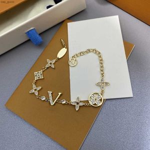 Ketting multicolor accessoires luxe ontwerper elegante gouden en zilveren armband mode dames brief hanger klaver bruiloft speciaal ontwerp sieraden