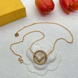 Colliers de chaîne Collier de créateur pour femmes New Fashion Lettre F Pendard Collier en acier inoxydable Chaînes Gold Placée Présenté Crystal Designer Jewelry Gift