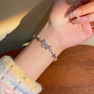 Chaîne New Design Butterfly Star Bracelet pour la femme Couleur argentée Couleur en métal Bracelet en ramine de perle Bijoux cadeau d'anniversaire