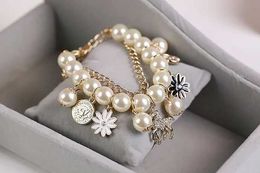 Chaîne nouvelle mode coréenne multicouche multicouche Simulé Bracelet Perle Bracelet Crystal Horse Flower Charm bracelets pour femmes bijoux