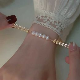Chaîne Bracelets de perles d'imitation romantique pour femmes à la mode feuille de zircone cubique à la main tendance des accessoires de fête sexy bijoux