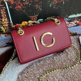 Vierkante crossbodytas met ketting Designer tas Koeienhuid lederen schoudertassen met klep Hoge kwaliteit handtassen Metalen letter Magnetische gesp Dinerhandtas Portemonnee Clutch Portefeuilles