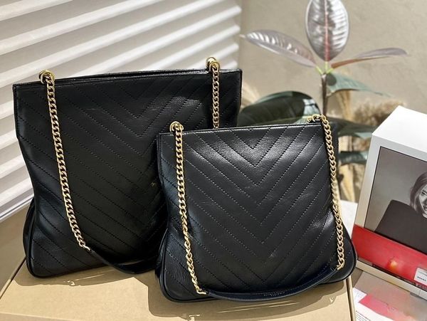 Bolso tote con cadena que se llena instantáneamente de un ambiente retro