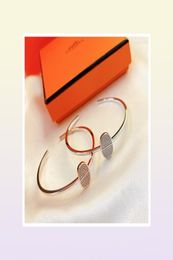 Chaine Dancre Contour bracele pour femmes Braceuse de concepteur cristallin incrusté Qualité de qualité sterling en argent or plaqué Matériau Offi4275393