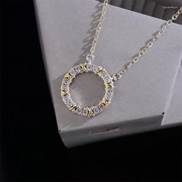 Chaînes 1 PC Sparkling Zircon Collier pour femmes Couples élégant simple bicolore rond pendentif clavicule chaîne fête bijoux cadeaux