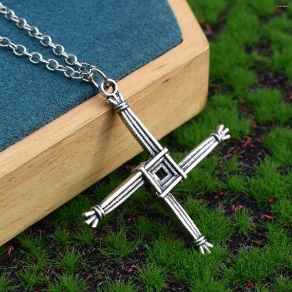 Chaînes 10 pièces mode gothique irlande St. Brigid's croix collier pour femme homme Christian Religion amulette bijoux