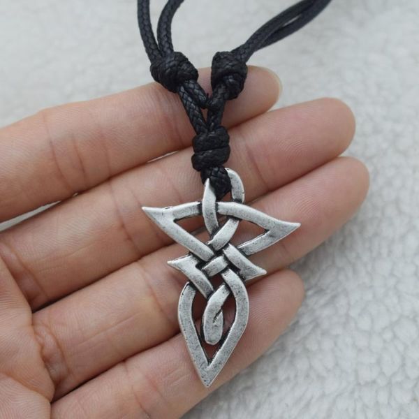 Chaînes 12 pièces Vintage noeud celtique pendentif collier Viking amulette bijoux pour hommes femmes chaînes