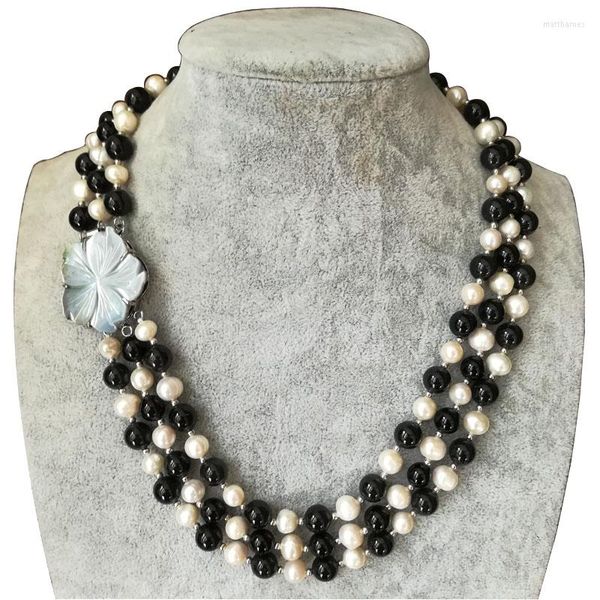 Chaînes 17-19 pouces trois rangées 8-9mm collier de perles d'eau douce rondes naturelles et de perles d'onyx noir avec fermoir à fleur de coquillage