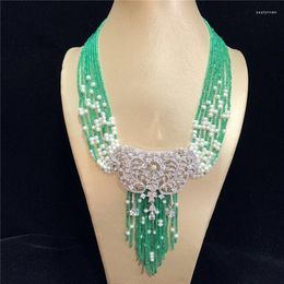 Chaînes 18 '' 9 brins à facettes Agate verte de culture d'eau douce Collier de perles blanches CZ Pendentif