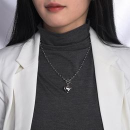 Chaînes 2021 Pendentif en forme de coeur Symbole de personnalité simple Collier Tempérament Clavicule de la mode féminine