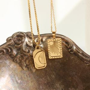 Cadenas 2023 diseño de acero inoxidable chapado en oro en relieve radiación sol Luna placa colgante collares para mujeres joyería Vintage regalo
