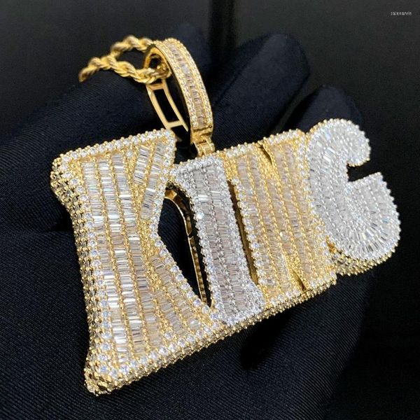 Chaînes 2023 Iced Out Bling Lettres Roi Pendentif Collier Deux Tons Couleur Rectangle CZ Zircon Charme Hommes Femmes Hip Hop Bijoux