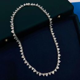 Kettingen 2023 S925 zilveren hartvormige witte diamanten halsketting met hoog koolstofgehalte 45 cm Europese en Amerikaanse hoogwaardige halsaccessoire voor dames