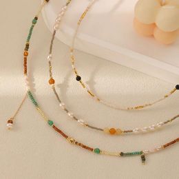 Chaînes 2023 Été Petites perles de riz Collier de perles colorées pour femmes Mode Personnalisé Bijoux de perles d'eau douce