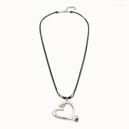 Kettingen 2024 Spanje Unode 50 sieraden meisje hart trend love lederen touw ketting kleine geurige wind damescadeau