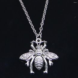 Chaînes 20pcs Collier de mode 26x25mm Bee Bug Pendentifs Court Long Femmes Hommes Colar Cadeau Bijoux Tour de Cou