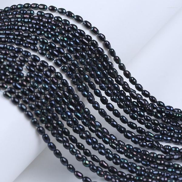 Cadenas 3,5-4mm forma de arroz negro hebra de perlas de agua dulce al por mayor para joyería DIY