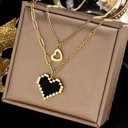 Chaînes en acier inoxydable 316L minimaliste évidé pendentif d'amour noir avec plusieurs couches de collier de coeur en mosaïque