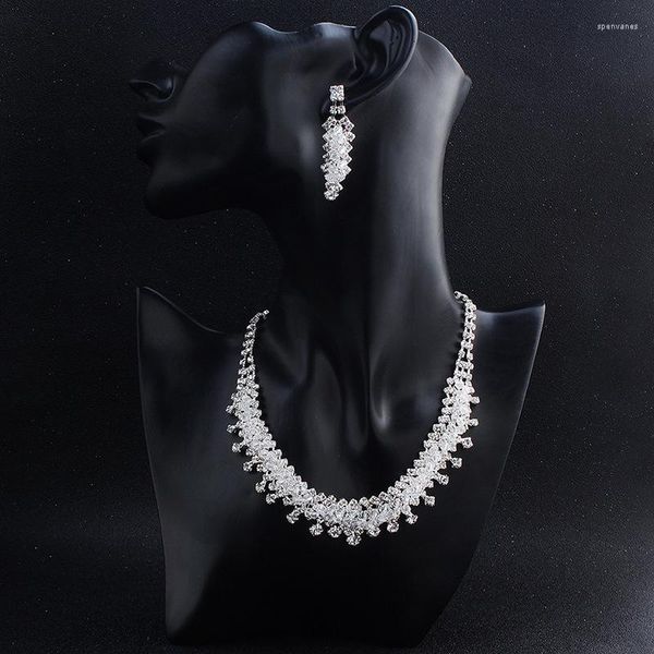 Chaînes Un EnsembleEuropéen Et Américain Mariée Collier Boucles D'oreilles Ensemble De Mode Cristal Clavicule Chaîne Femme Banquet Robe Accessoires En Gros