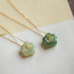 Ketens een jade pruimenbloesem hanger ketting vrouw geëlektroplateerd koper vintage dunne nek ketting elegant vrouwelijk sieraden geschenk