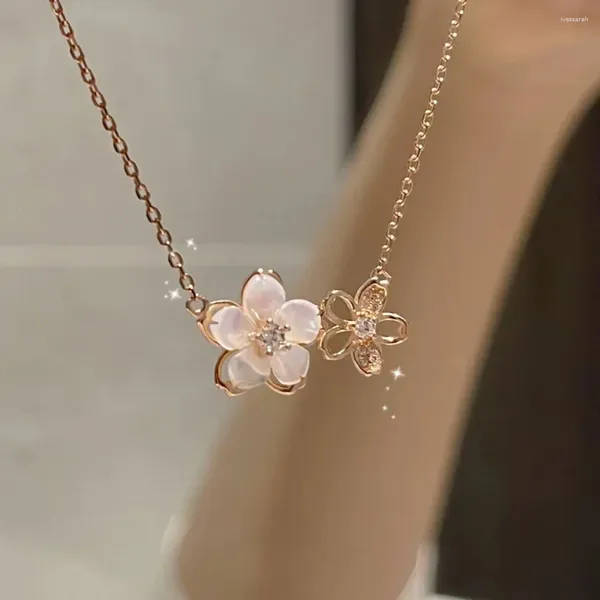 Chaînes Anlyxi Cherry Blossom Collier Femelle Blanc Nacre Fleur Pendentif Lumière De Luxe Doux Petite Chaîne De Clavicule Fraîche