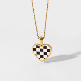 Chaînes Arrivée 18k Plaqué Or En Acier Inoxydable Partie Bijoux Amour Coeur Échecs Plaid Pendentif Collier Pour FemmesChains