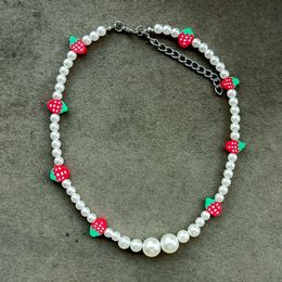 Chaînes asymétrie doux poterie fruits mignon perle fraise collier pour femmes vacances d'été bijoux HUANZHI 2023