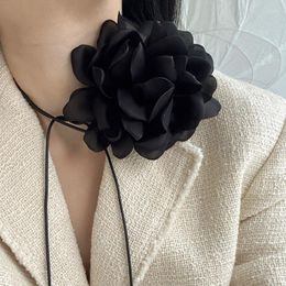 Chaînes noir blanc rose romantique grande fleur collier ras du cou pour les femmes mode corde Chian cou femme clavicule chaîne collier bijoux