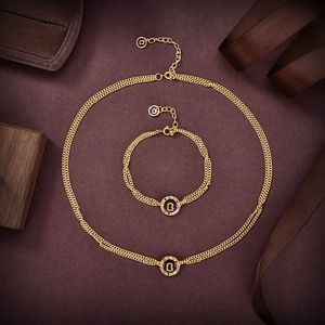 Cadenas Pulseras Conjunto Diseñador para mujer Collar de joyería de oro Conjuntos de joyería clásica de lujo B Collares Brazalete Pulsera con dijes de cuentas 237072C